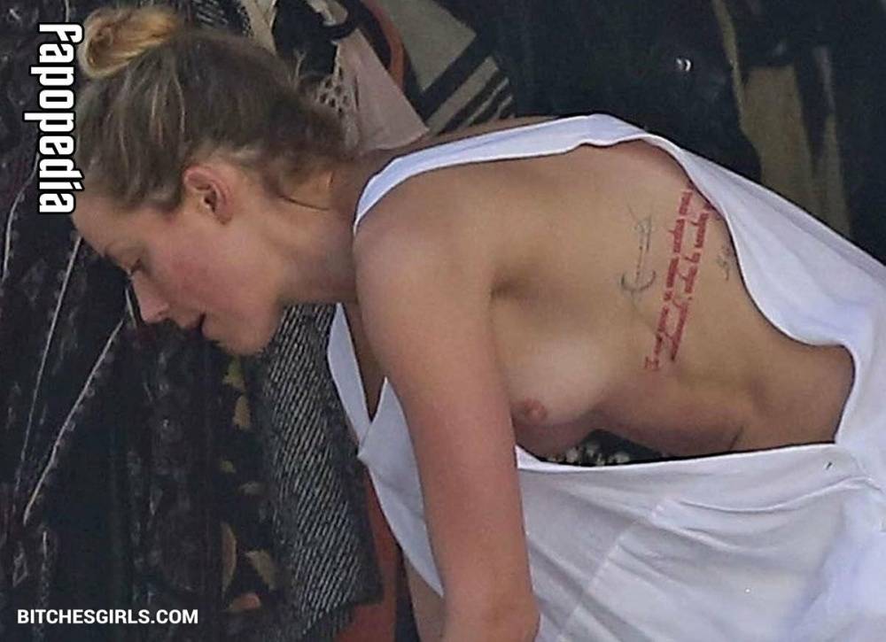 Amber Heard Nude Celebrity - Johny Depp's Ex-Wife - #11