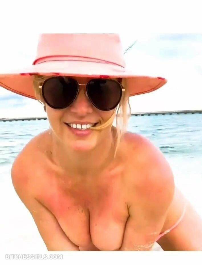 Britney Spears Nude Celebrity Leaked Tits Photos - #9