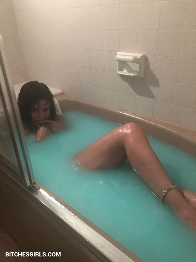 Selena Gomez Celeb Nudes - selenagomez Leaked Boobs Photos - #17