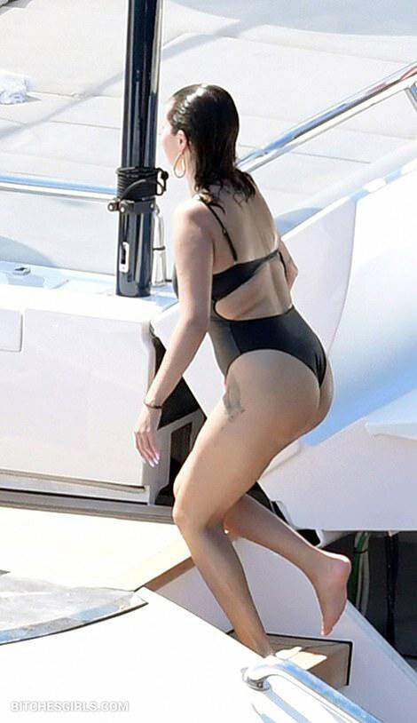 Selena Gomez Celeb Nudes - selenagomez Leaked Boobs Photos - #11