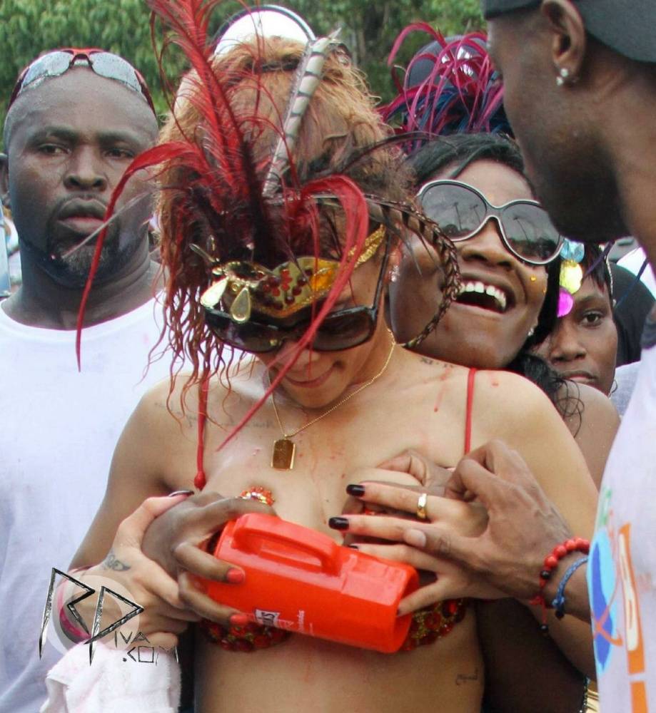 Rihanna Bikini Nip Slip Barbados Festival Photos Leaked - #25