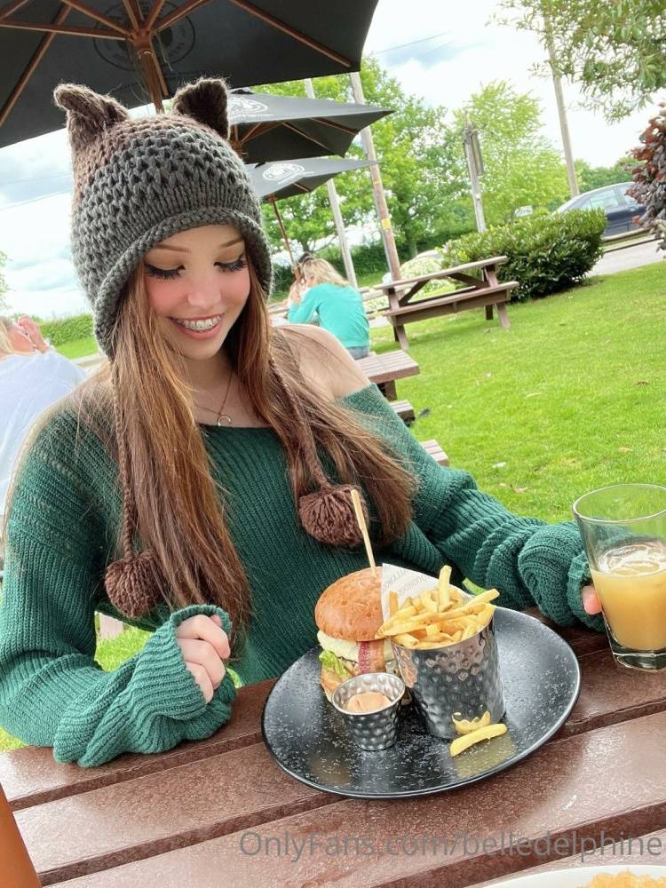 Belle Delphine Pub Lunch Onlyfans Set Leaked - #23