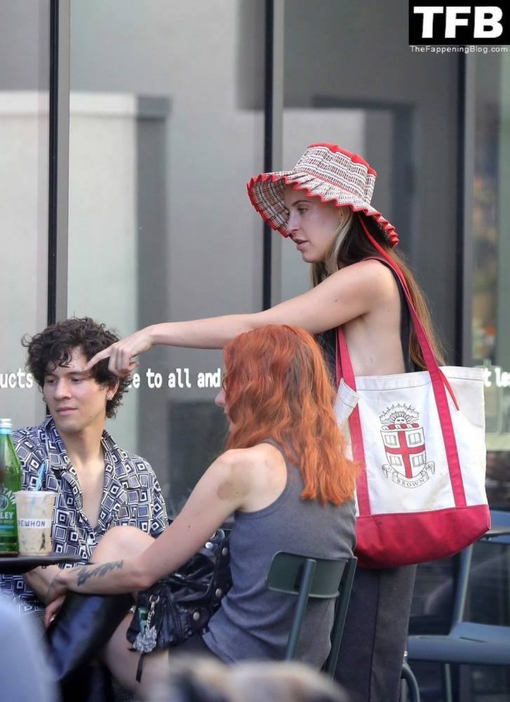 Braless Scout Willis Runs Into Friends While Heading to the Grocery Store - #12