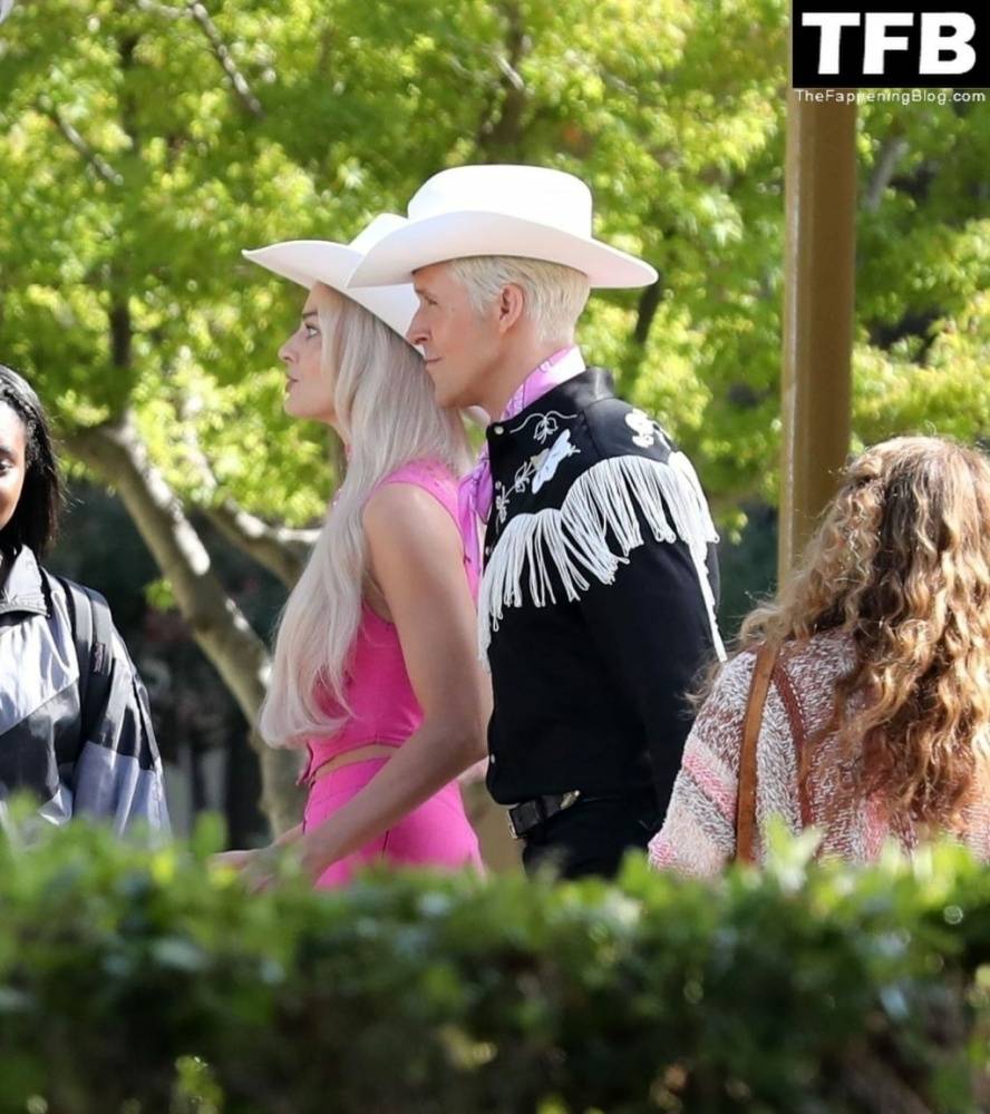 Margot Robbie & Ryan Gosling Wear Cowboy Hats in a Scene for 1CBarbie 1D in LA - #24