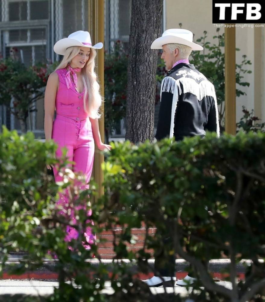 Margot Robbie & Ryan Gosling Wear Cowboy Hats in a Scene for 1CBarbie 1D in LA - #20