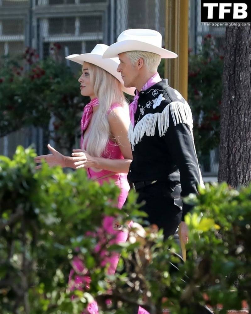 Margot Robbie & Ryan Gosling Wear Cowboy Hats in a Scene for 1CBarbie 1D in LA - #22