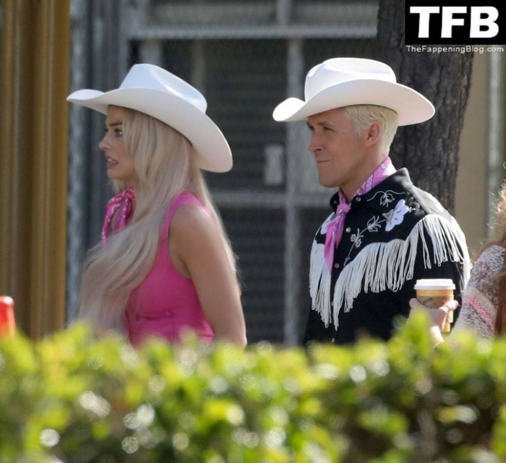Margot Robbie & Ryan Gosling Wear Cowboy Hats in a Scene for 1CBarbie 1D in LA - #1