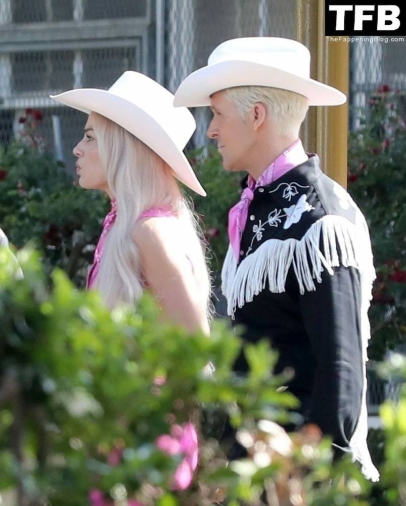 Margot Robbie & Ryan Gosling Wear Cowboy Hats in a Scene for 1CBarbie 1D in LA - #18