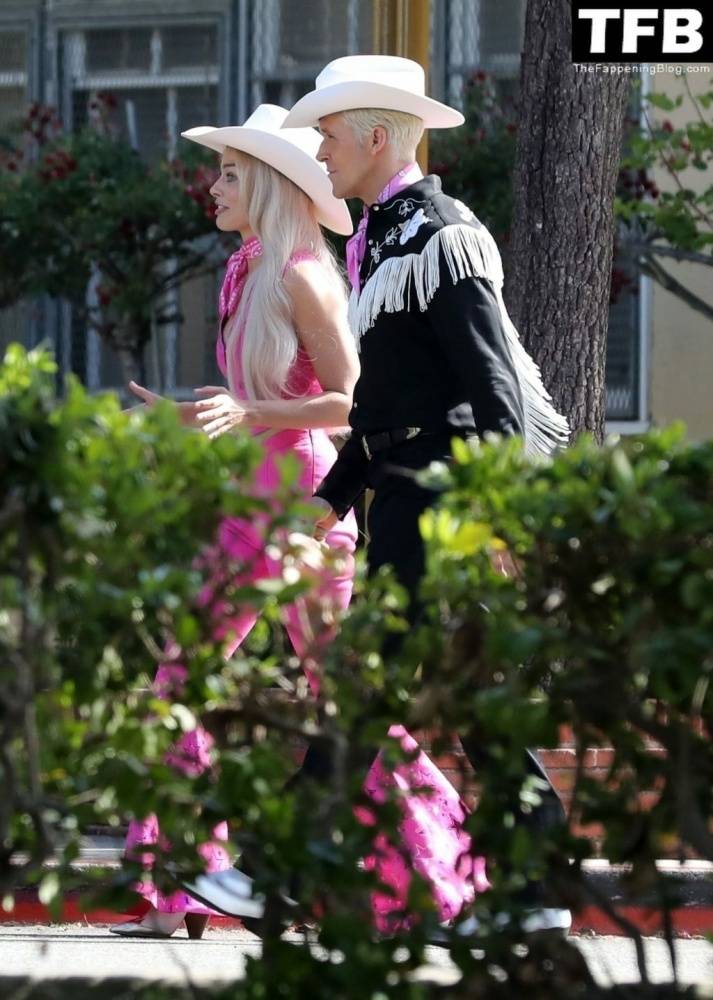 Margot Robbie & Ryan Gosling Wear Cowboy Hats in a Scene for 1CBarbie 1D in LA - #23