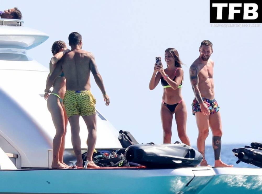 Antonela Roccuzzo & Lionel Messi Enjoy Their Summer Break Out in Formentera - #20