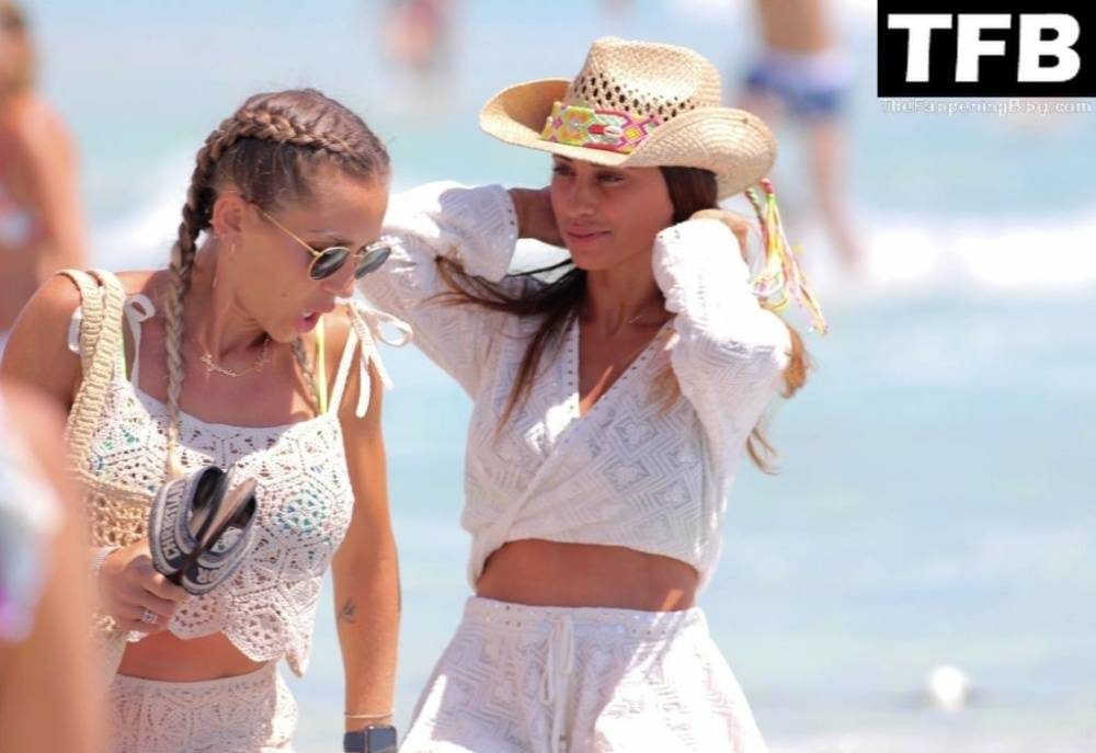 Antonela Roccuzzo & Lionel Messi Enjoy Their Summer Break Out in Formentera - #5