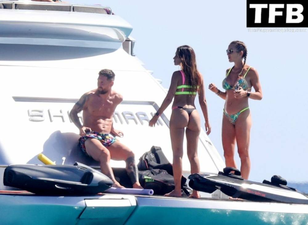 Antonela Roccuzzo & Lionel Messi Enjoy Their Summer Break Out in Formentera - #21