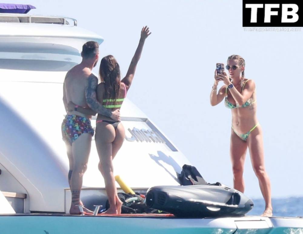 Antonela Roccuzzo & Lionel Messi Enjoy Their Summer Break Out in Formentera - #22