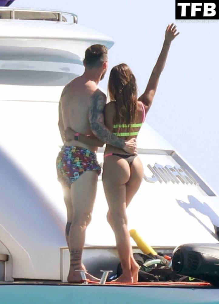 Antonela Roccuzzo & Lionel Messi Enjoy Their Summer Break Out in Formentera - #6