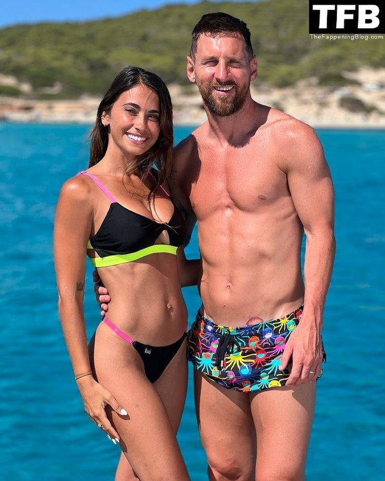 Antonela Roccuzzo & Lionel Messi Enjoy Their Summer Break Out in Formentera - #17