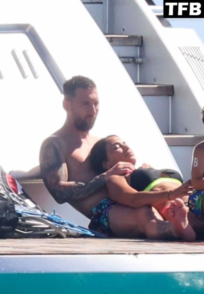 Antonela Roccuzzo & Lionel Messi Enjoy Their Summer Break Out in Formentera - #26