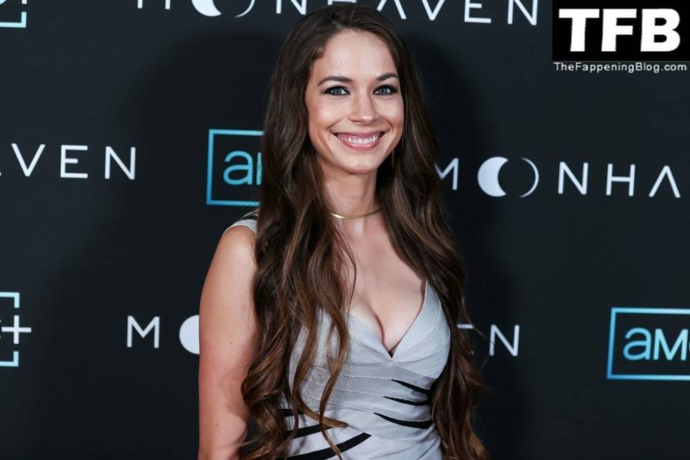 Alexis Knapp Displays Her Cleavage at the 18Moonhaven 19 Premiere in Los Angeles - #15