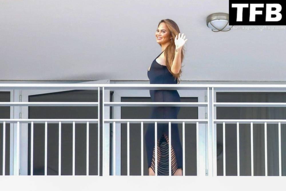 Chrissy Teigen & John Legend Kiss and Pose During an Impromptu Balcony Shoot - #28