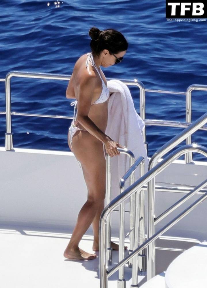 Eva Longoria Shows Off Her Sultry Figure Out on Her Family Holiday in Capri - #28