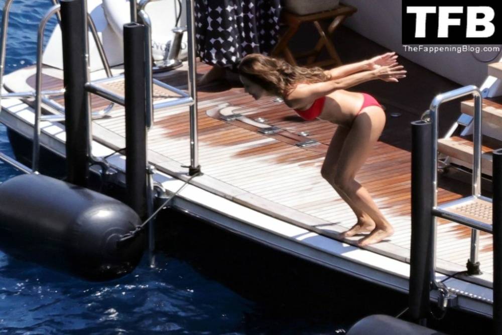 Eva Longoria Showcases Her Stunning Figure and Ass Crack in a Red Bikini on Holiday in Capri - #28