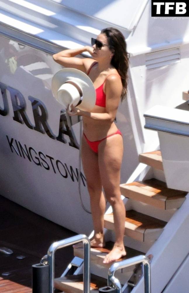 Eva Longoria Showcases Her Stunning Figure and Ass Crack in a Red Bikini on Holiday in Capri - #30