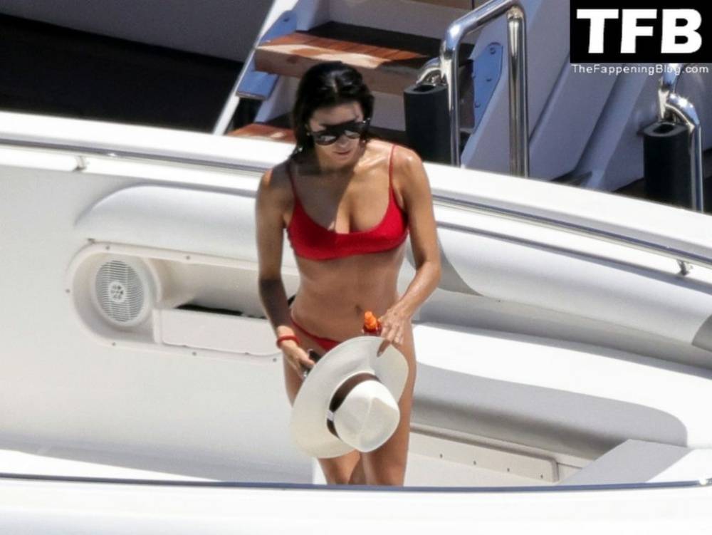 Eva Longoria Showcases Her Stunning Figure and Ass Crack in a Red Bikini on Holiday in Capri - #24