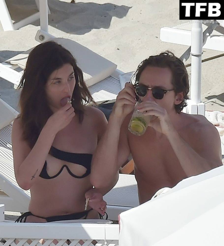 Rainey Qualley & Lewis Pullman Enjoy Their Vacations in Portofino - #18