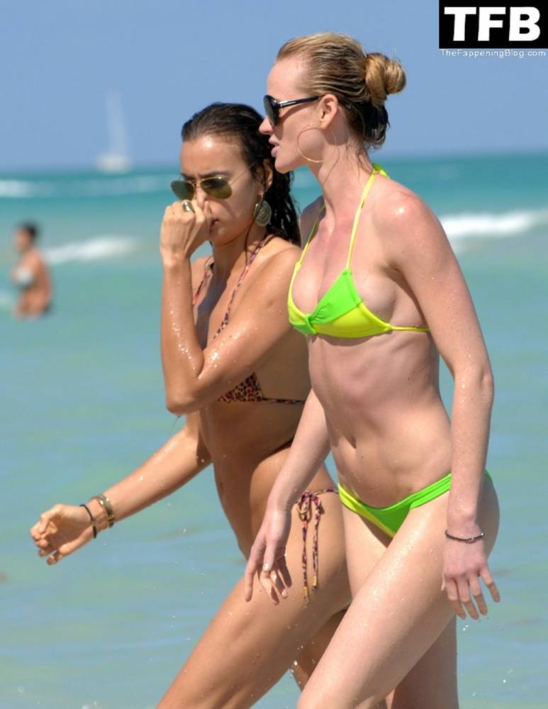 Irina Shayk & Anne Vyalitsyna Enjoy a Day on the Beach in Miami - #29