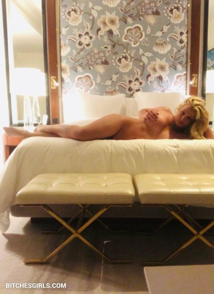 Britney Spears Nude Celebrity Leaked Tits Photos - #16