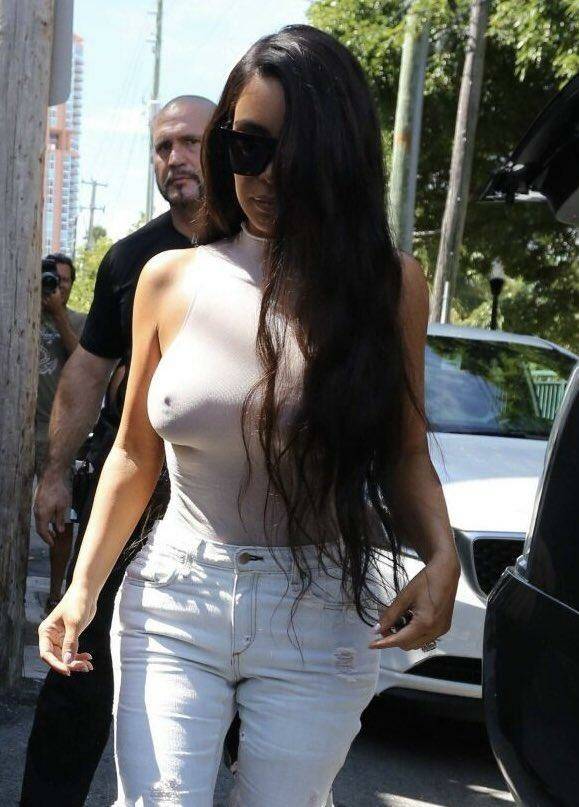 Kim Kardashian Candid Nipple Pokies Set Leaked - #1