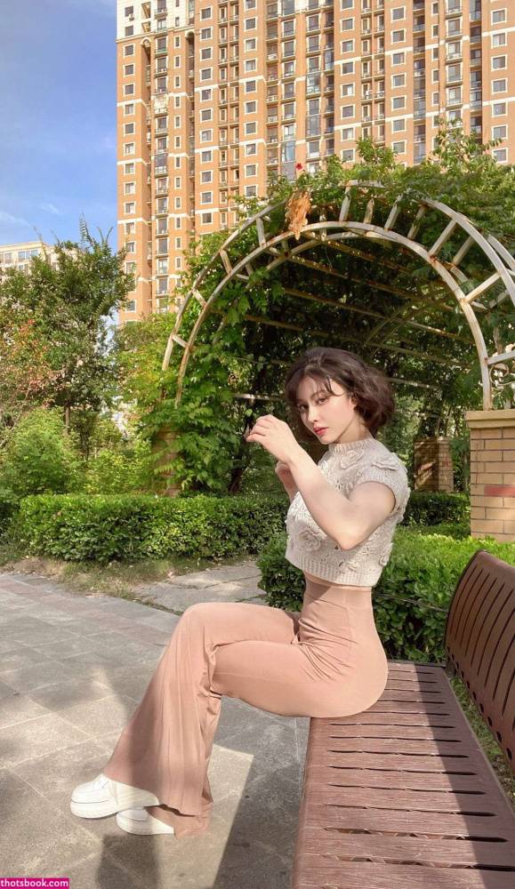 Yuan Herong Nude Photos #13 - #2