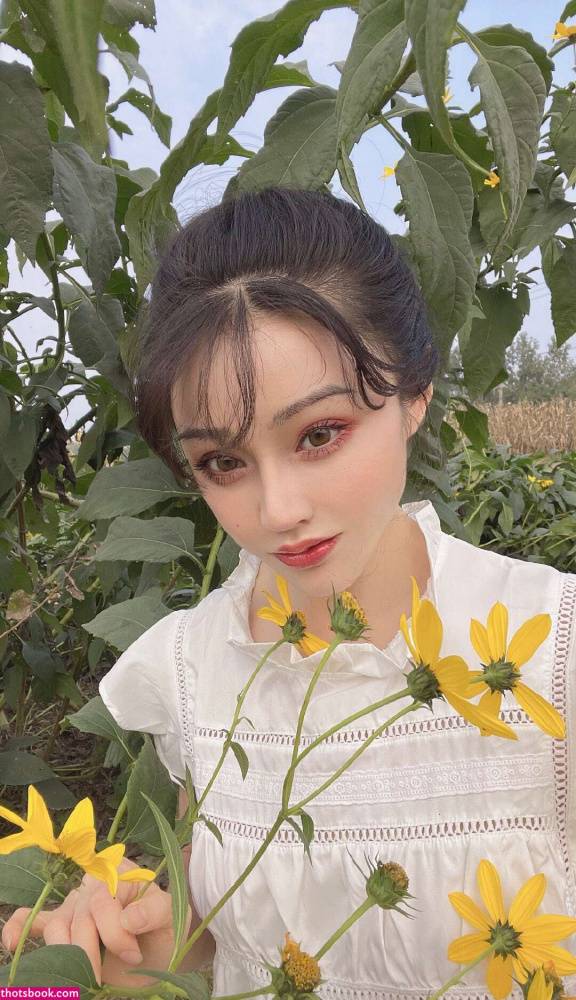 Yuan Herong Nude Photos #11 - #2