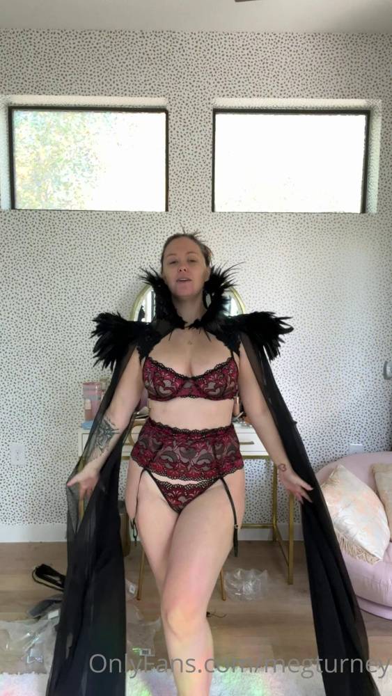 Meg Turney Nude Evil Queen Try On Onlyfans Video Leaked - #13