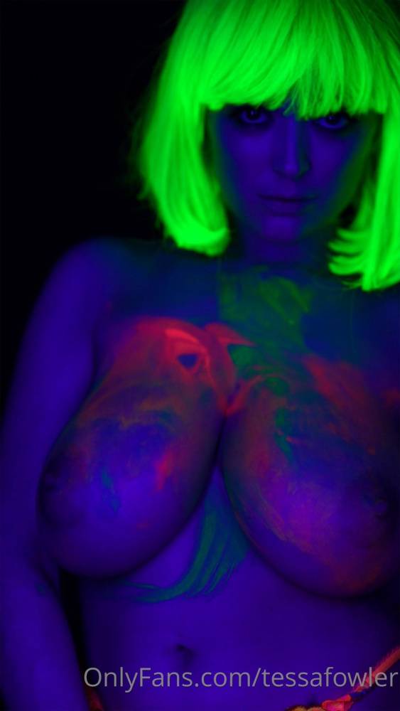Tessa Fowler Nude Neon Body Paint OnlyFans Video Leaked - #8
