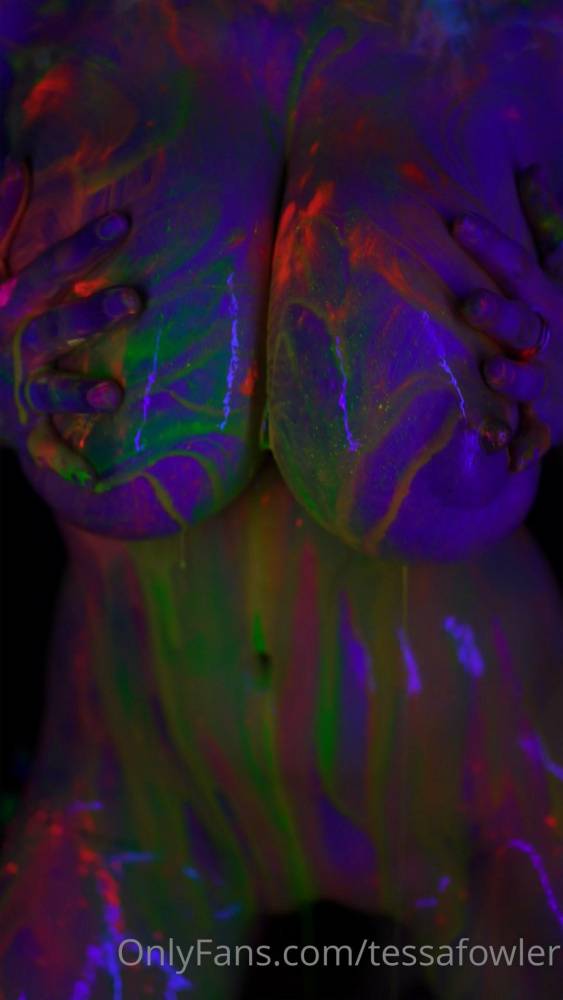 Tessa Fowler Nude Neon Body Paint OnlyFans Video Leaked - #9