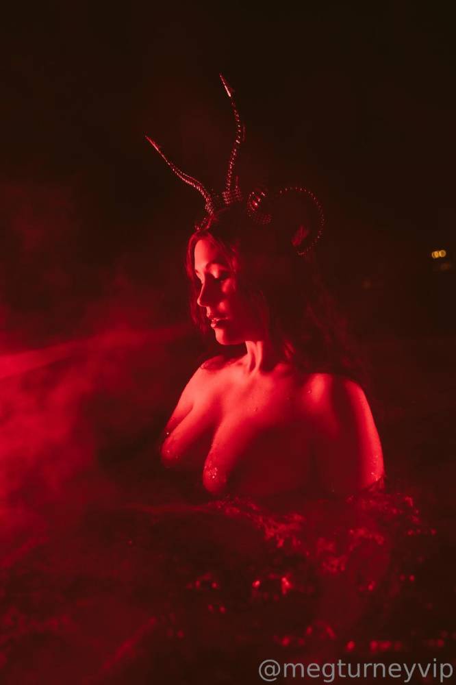 Meg Turney Nude Krampus Hot Tub Onlyfans Set Leaked - #8