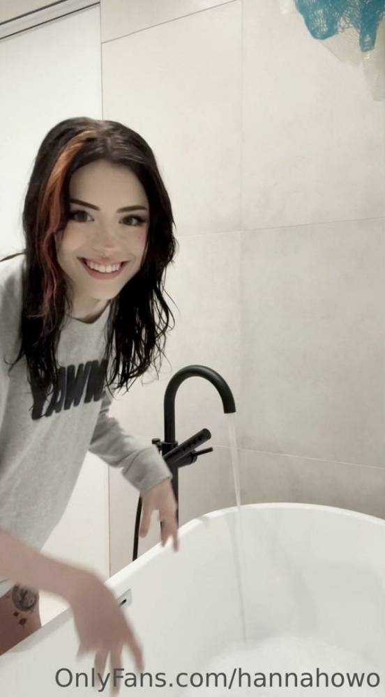 Hannah Owo Nude Bubble Bath Onlyfans Video Leaked