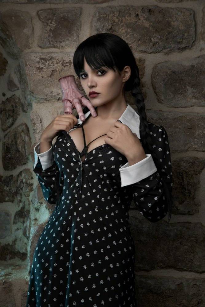 Kalinka Fox Nude Wednesday Addams Cosplay Patreon Set Leaked - #1