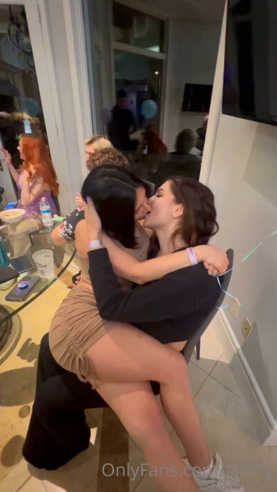 Alinity Fandy Lesbian French Kiss PPV Onlyfans Video Leaked - #4
