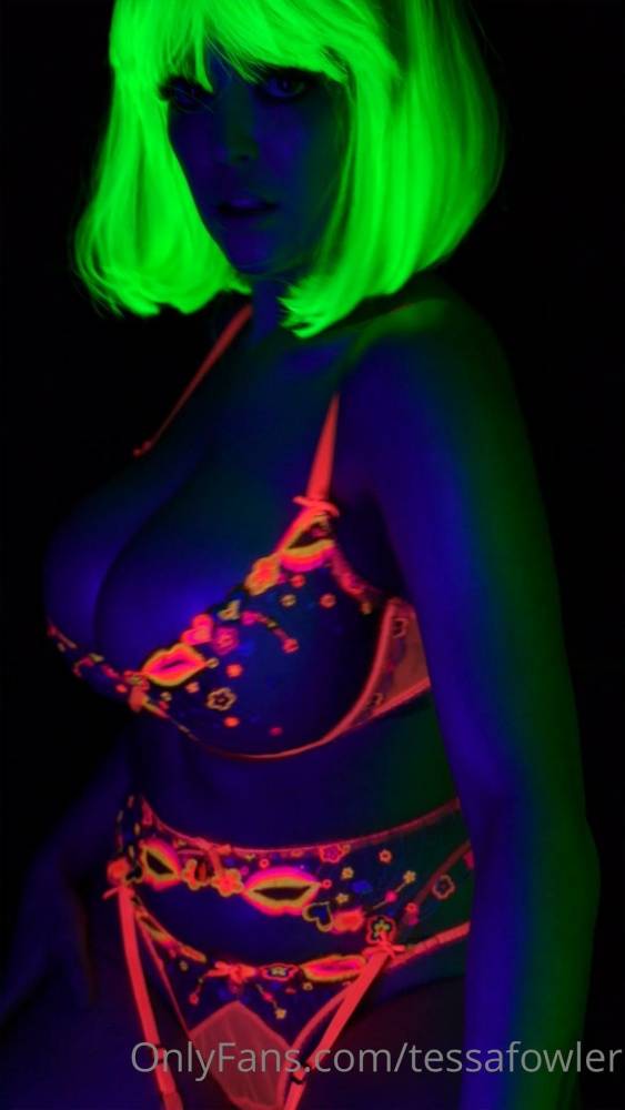 Tessa Fowler Nude Neon Body Paint OnlyFans Video Leaked - #15