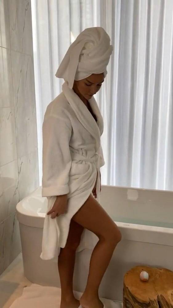 Rachel Cook Nude Bath Robe Strip Video Leaked - #19