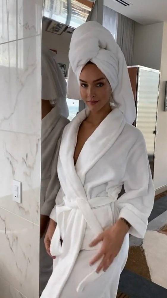Rachel Cook Nude Bath Robe Strip Video Leaked - #5