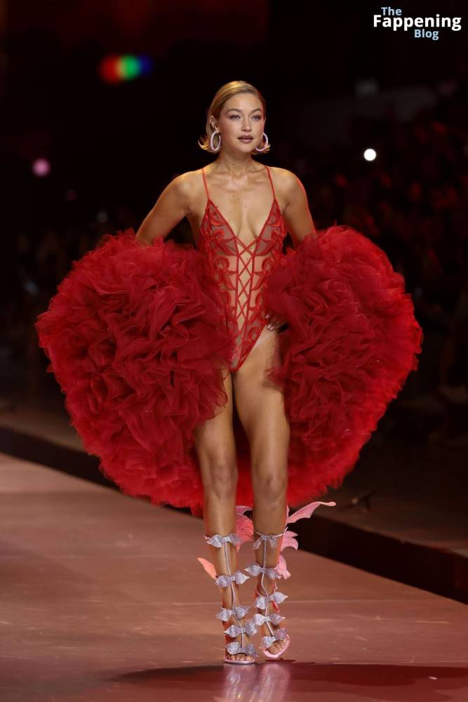 Gigi Hadid Displays Her Sexy Figure at the 2024 Victoria’s Secret Fashion Show (112 Photos) - #14