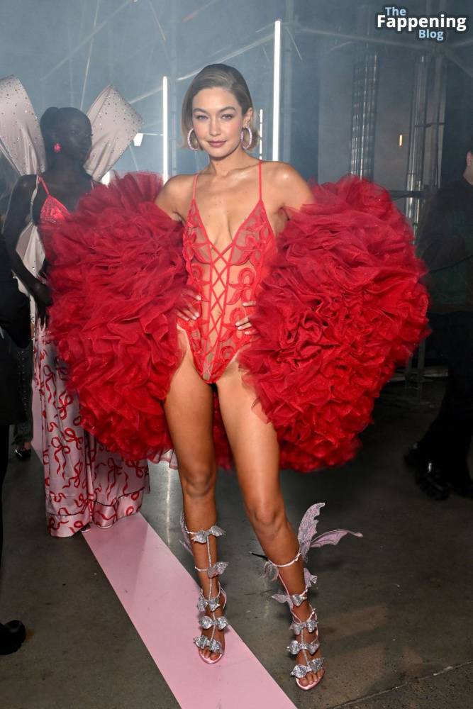 Gigi Hadid Displays Her Sexy Figure at the 2024 Victoria’s Secret Fashion Show (112 Photos) - #20