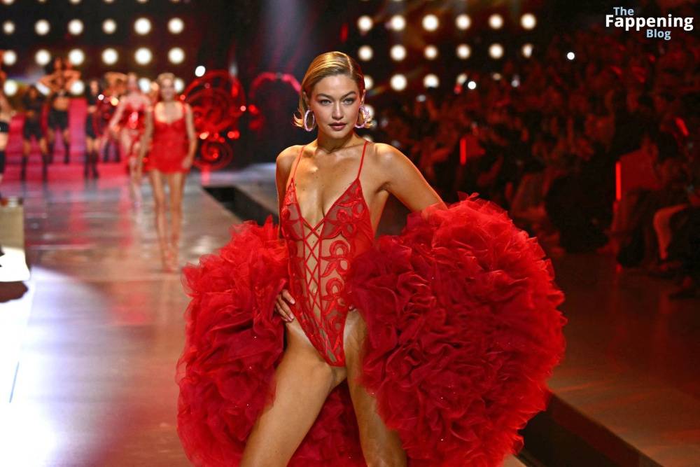 Gigi Hadid Displays Her Sexy Figure at the 2024 Victoria’s Secret Fashion Show (112 Photos) - #8