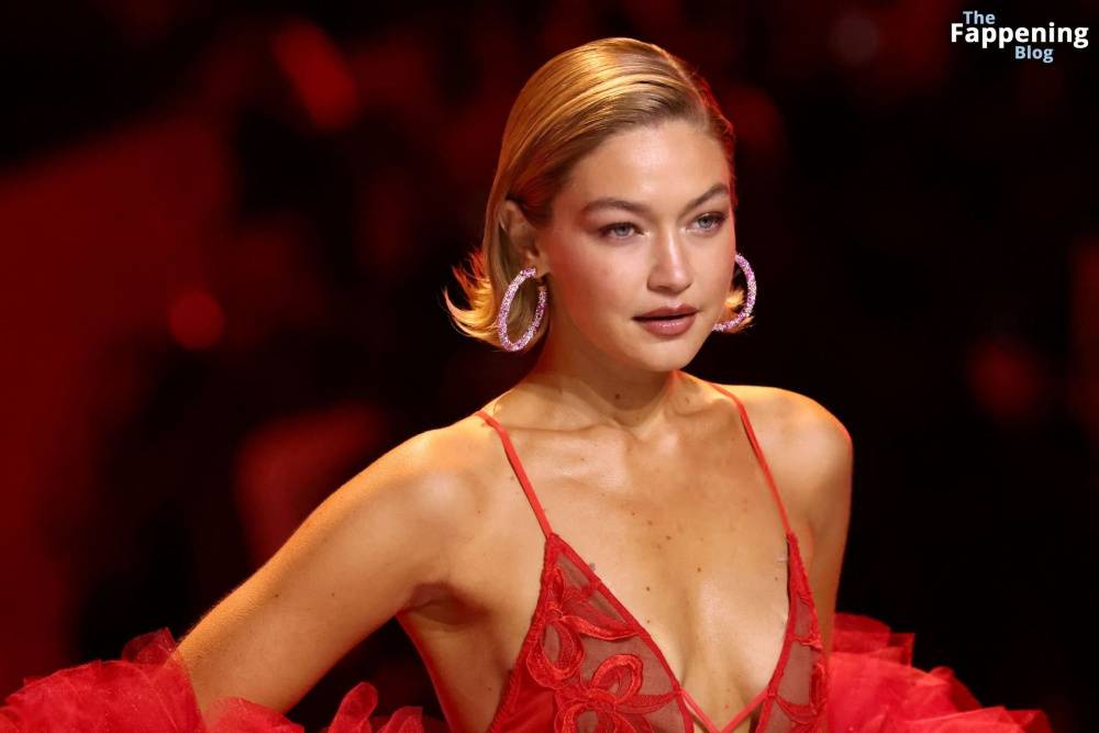 Gigi Hadid Displays Her Sexy Figure at the 2024 Victoria’s Secret Fashion Show (112 Photos) - #17