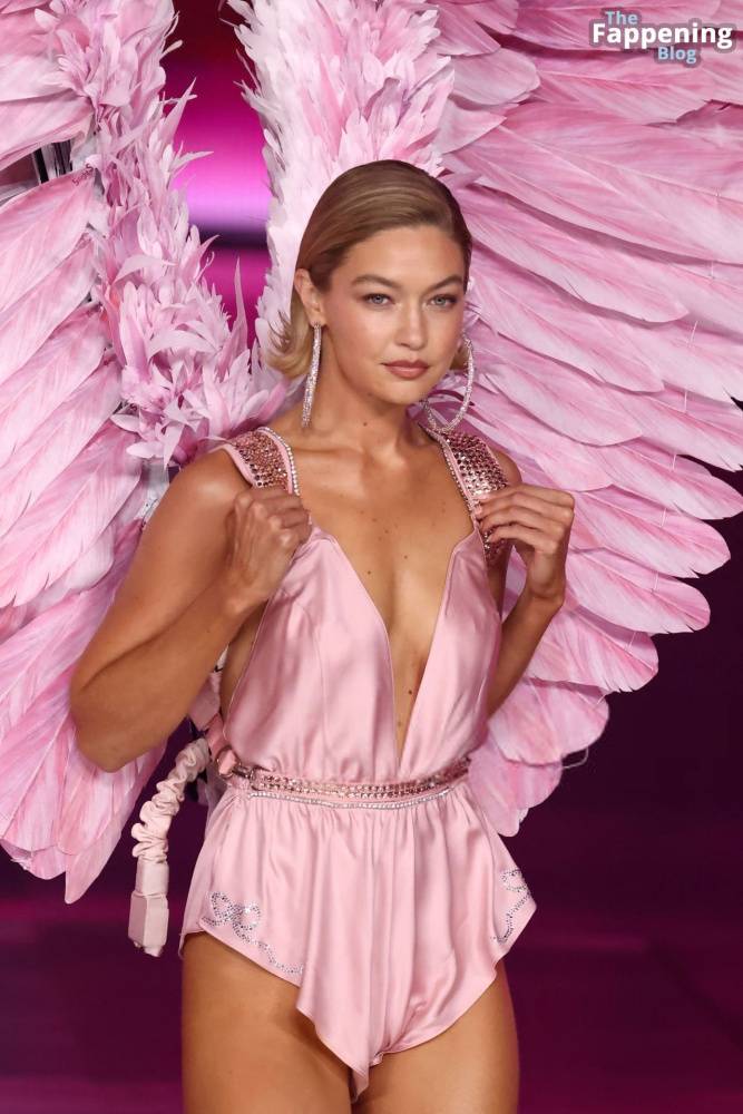 Gigi Hadid Displays Her Sexy Figure at the 2024 Victoria’s Secret Fashion Show (112 Photos) - #29