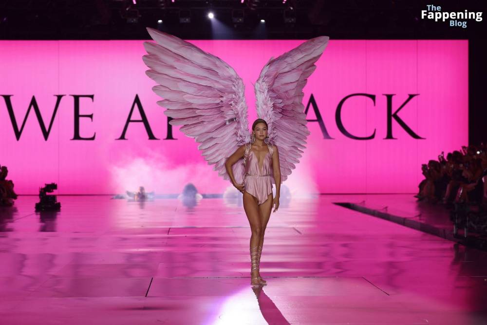 Gigi Hadid Displays Her Sexy Figure at the 2024 Victoria’s Secret Fashion Show (112 Photos) - #18