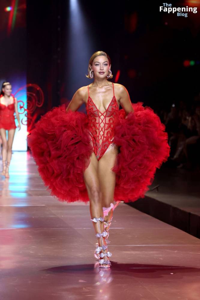 Gigi Hadid Displays Her Sexy Figure at the 2024 Victoria’s Secret Fashion Show (112 Photos) - #4