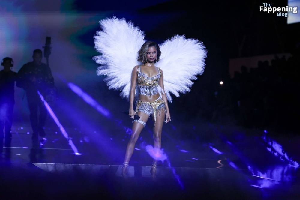 Tyla Looks Pretty at the 2024 Victoria’s Secret Show (91 Photos) - #25